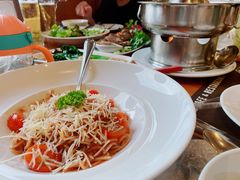 -Chom Cafe and Restaurant