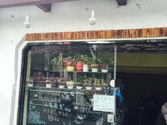 门面-志龙皇冠吃货椰子铺