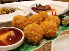 海胆灌汤石榴虾球-臻宝中餐厅·大连菜·海鲜·融合菜(大连一方城堡豪华精选酒店)