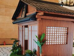 -梅龙镇广场