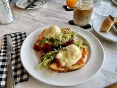 -ROAST coffee & eatery