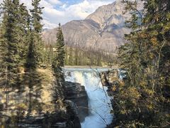 -阿萨巴斯卡瀑布观景点