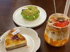 开心果树莓泡芙-Ten Olives甜点