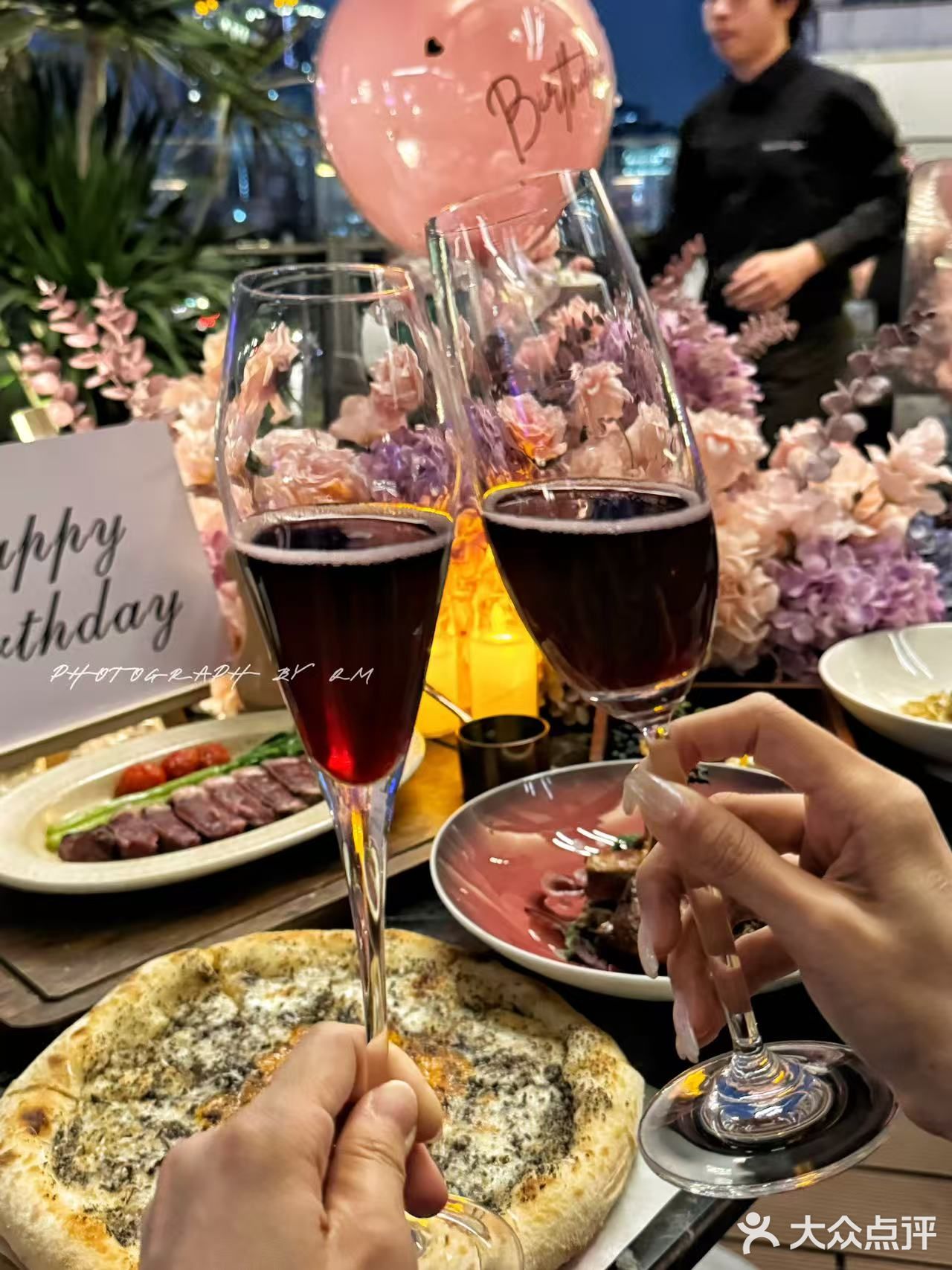 浪漫就是你在江景西餐厅为我庆祝生日🎈