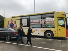 -奥特莱斯停车场