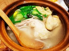 -刀小蛮半只鸡过桥米线(家乐福四元桥店)