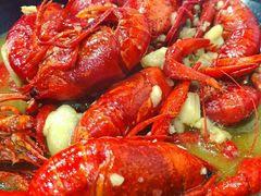 -虾弄弄海派小龙虾·牛羊蝎子火锅