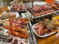 -哈尔滨小酒馆·鲜肉现穿自助烧烤(康新花园店)