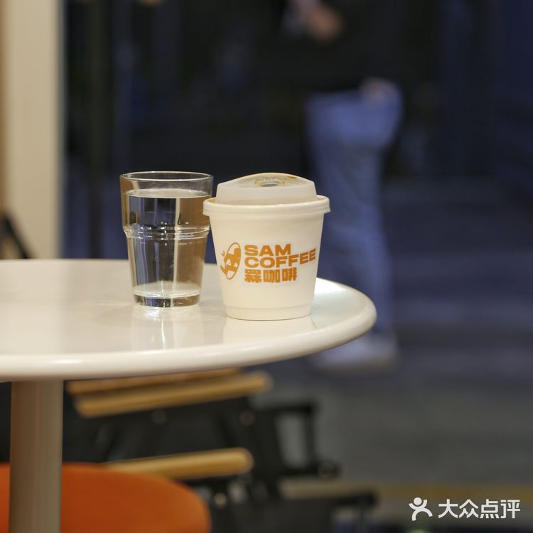景田三巨头旁边开了家咖啡店,来认了个新字: 罧!