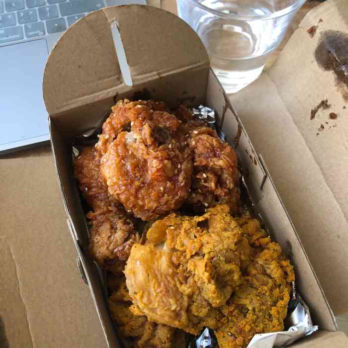 象巷炸鸡-"象巷炸鸡,同事安利的炸鸡店,有炸鸡和炒年.