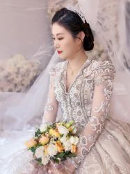 点击看大图 -伯瓷皇后婚纱艺术空间