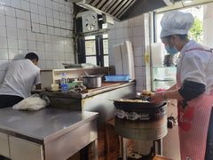 -黄阿姨锅贴大王(万航渡路店)