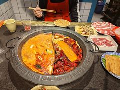-宽板凳老灶火锅(台湾街店)