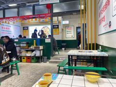 大堂-晓彭肥肠鸡·泡椒鸡火锅(水木天地店)