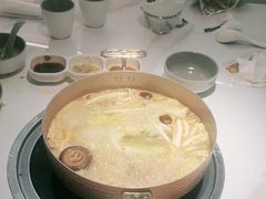 -洪氏嗨捞·广东猪肚鸡·椰子鸡火锅(西咸万象城店)