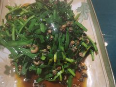 韭菜炒螺蛳肉-南京金牛湖巨碗鱼头