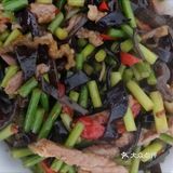 超下饭的蒜苔木耳炒肉就在这里