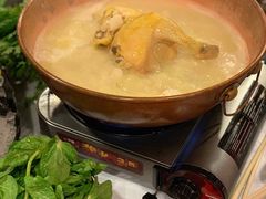 -鲜入围煮花胶鸡海鲜火锅