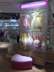 -孩子王(静安大融城店)