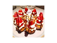 草莓忌廉华夫饼-BE BRIGHT KITCHEN(正佳广场店)