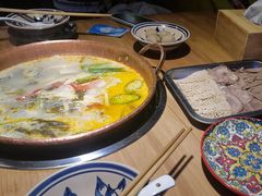 -洱火云南酸菜牛肉火锅(石景山当代商城店)