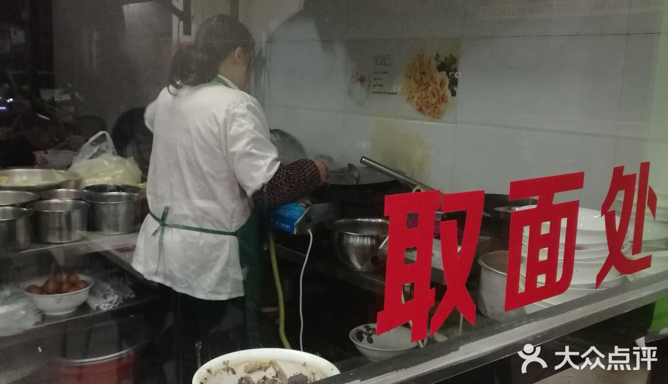 放在面里时间长了会影响口感也会觉得油腻 面条下的很劲道