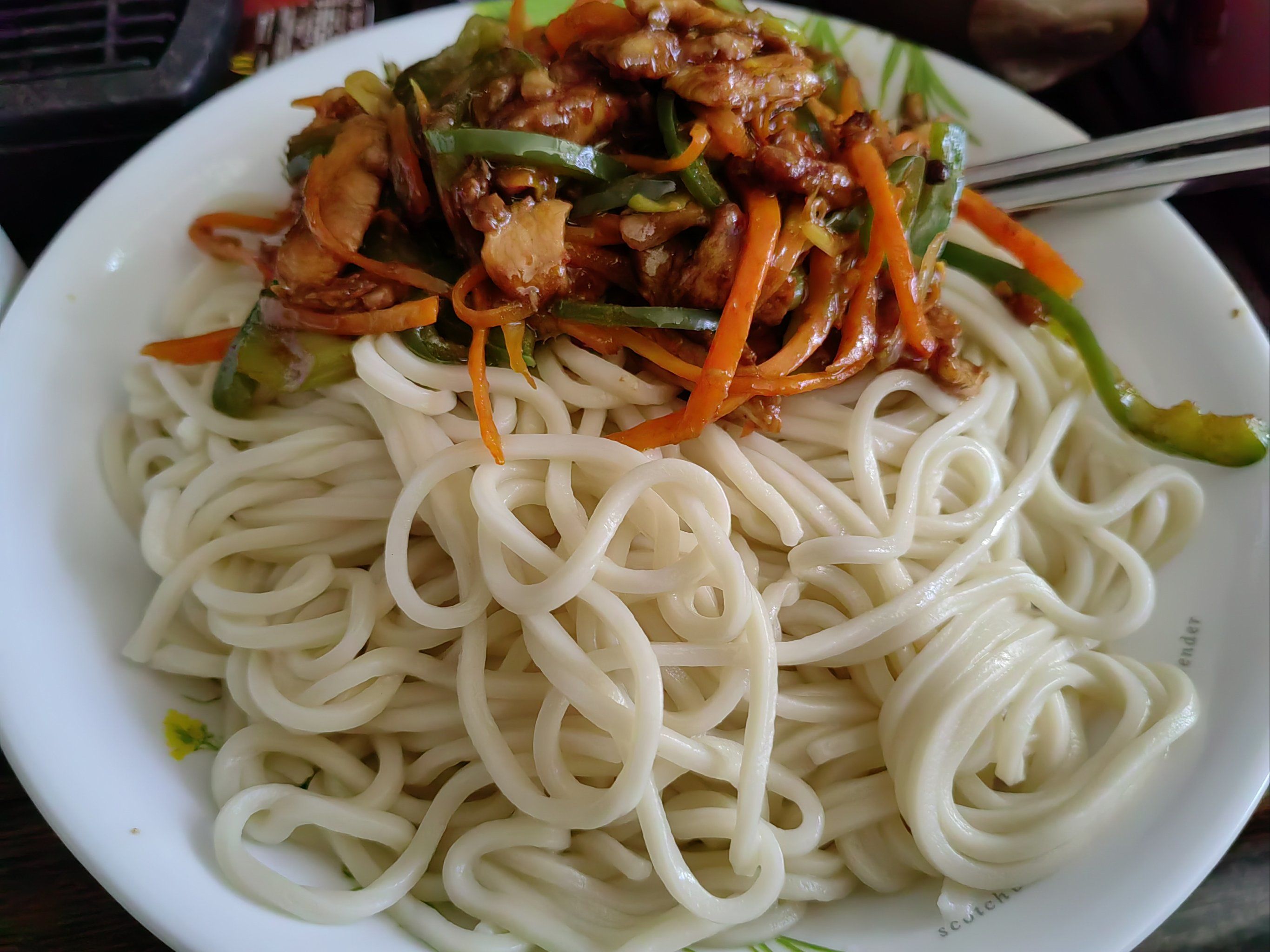 0元玩转这座城鱼香鸡丝盖面,简单味美,真是不错的味道