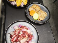 -山野的朋友露营炭火烤肉