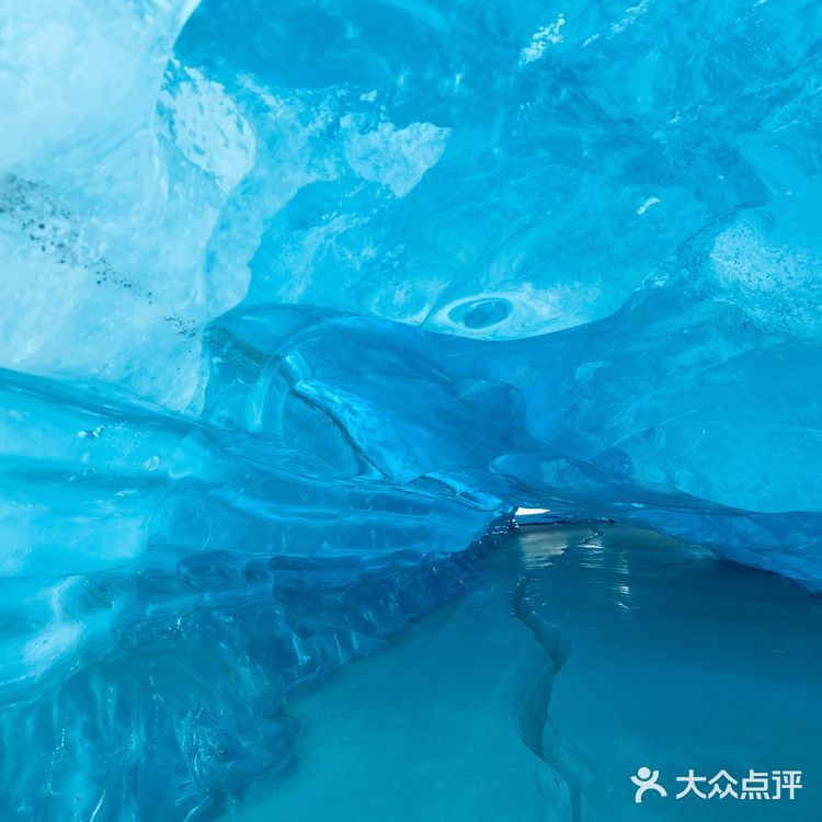 行走 壮美的来古蓝色冰川，冰月静谧世界