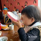 店里的免费柠檬水杯里还有一根胡萝卜