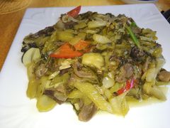 酸菜炒猪什-东方之猪四更烤乳猪(金垦总店)