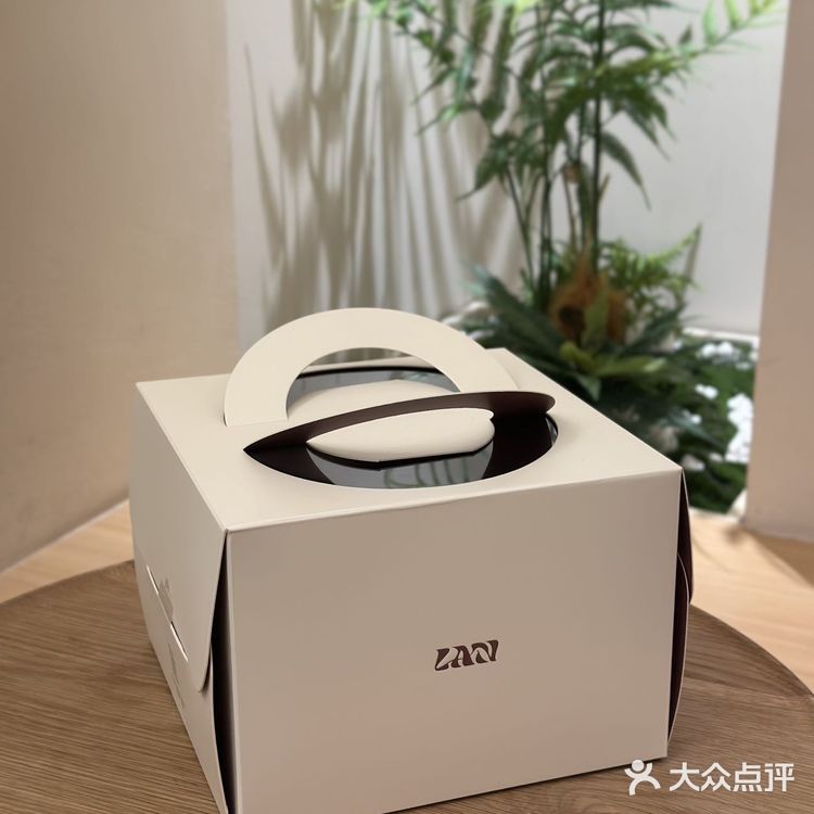 把春天的绿意捧在手心，生日仪式感拉满了！