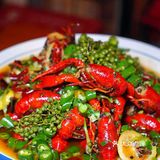 在这里吃到了只yi家的亲花椒龙虾