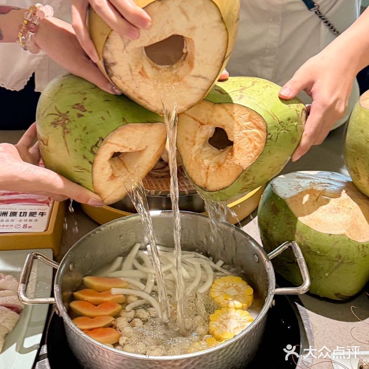 三亚椰子鸡天花板被我挖到!这口鲜到尖叫的三亚美食谁懂啊!