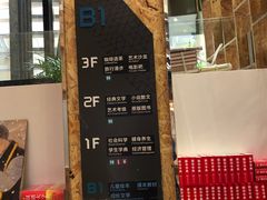 -新华里咖啡书吧(新华书店小寨店)