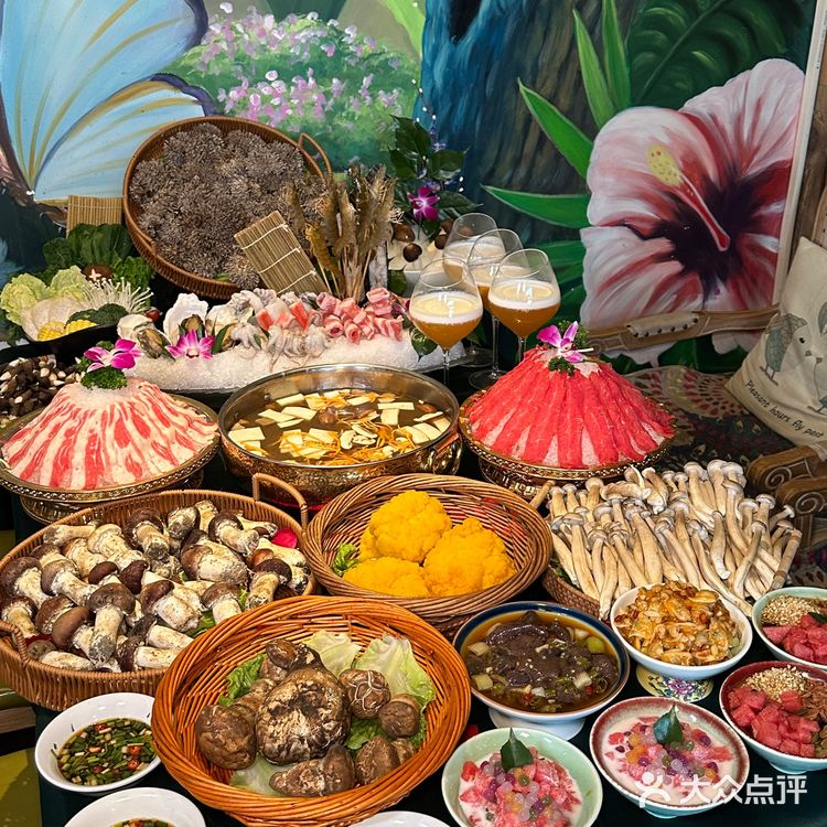 正宗云南风味|一口就鲜掉眉毛的菌汤火锅！
