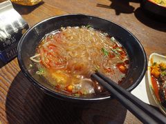 -爆炸头阿姨小四川正宗川味小吃(无任何分店)