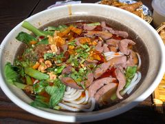 -爆炸头阿姨小四川正宗川味小吃(无任何分店)