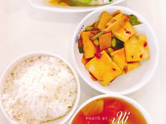 -同济大学本部学苑饮食广场