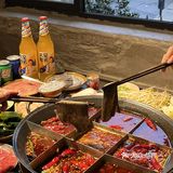 一边吃火锅，一边撸猫是种什么体验！