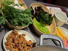 -左庭右院鲜牛肉火锅(浦江欢乐颂店)