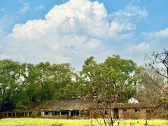 -茅草房·河畔园林火锅