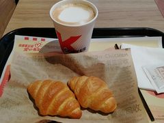 现烤法式可颂配美式-肯德基(南油店)