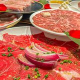 谁能够拒绝滋滋冒油的五花肉呢？！