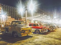 -席娜卡琳火车铁道夜市