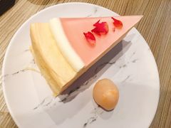 荔枝玫瑰千层蛋糕-香港地甜品