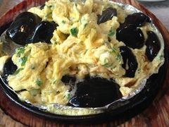 鸡蛋碰石头-甲21号招待所