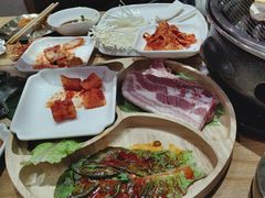 -青瓦餐厅·生鱼片·韩园烤肉(西塔店)