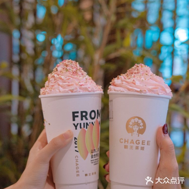 霸王茶姬开到成都了，春日桃桃好好喝