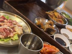 -围炉肉舍•炭烤活鳗•丹东海鲜烤肉(步行街店)